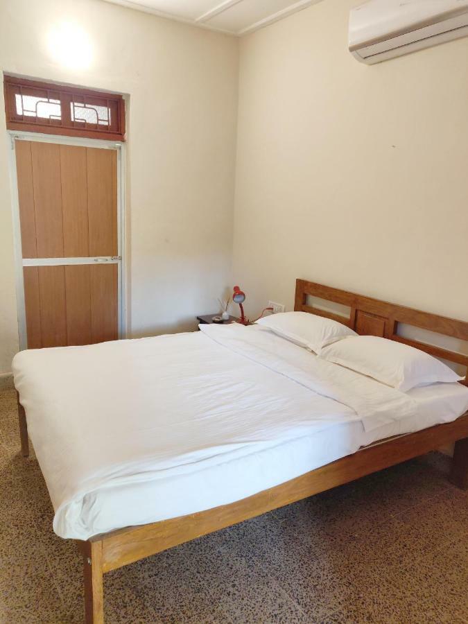 Bean Me Up Hotell Vagator Exteriör bild